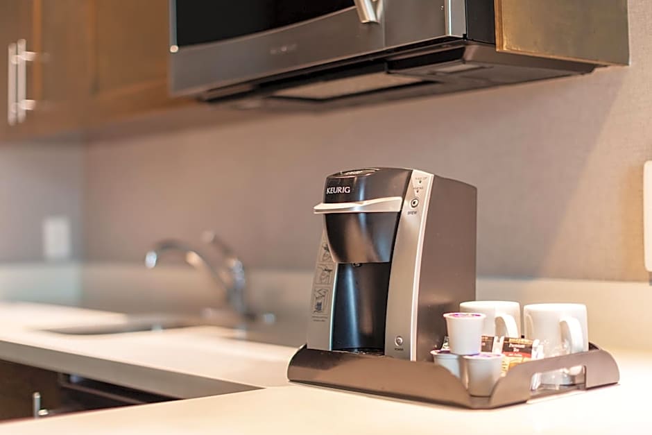 Holiday Inn Express & Suites Riverport Richmond By IHG