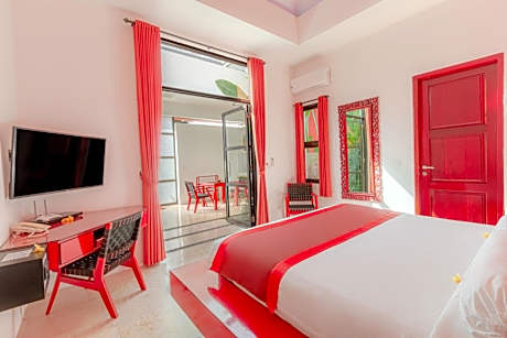 Suite with Pool View