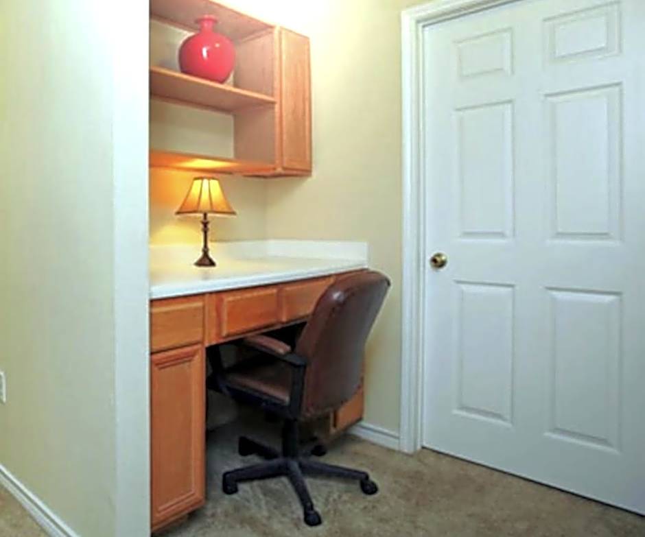 The Reside Fully Furnished Condos - Medical Stays Welcome