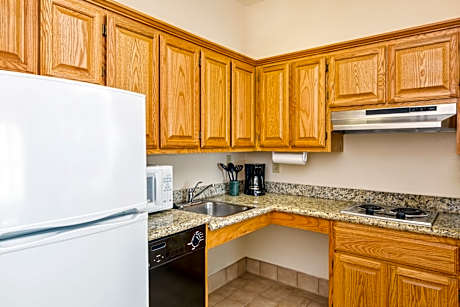 2 King 2 Bdrm Ste Comm Access Roll Shwr