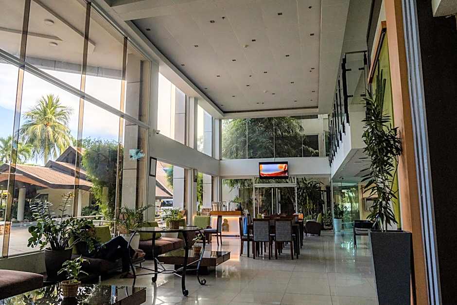 The Ritz Hotel at Garden Oases (Multiple-Use Hotel)