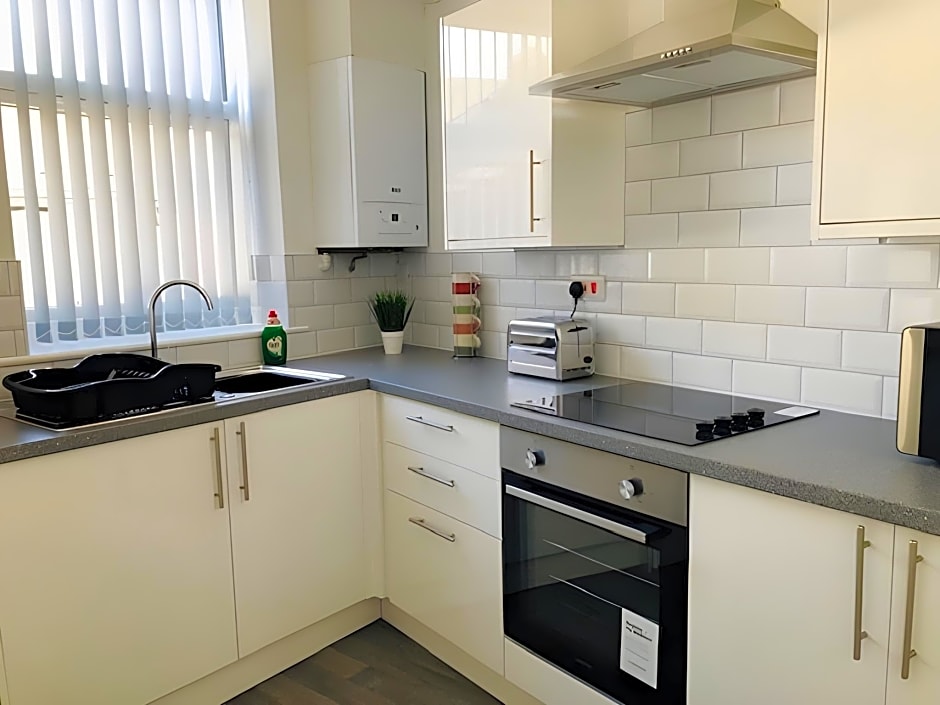 Townhouse @ 51 Balfour St -Stoke