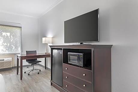 King Room with Bath Tub - Disability Access/Non-Smoking