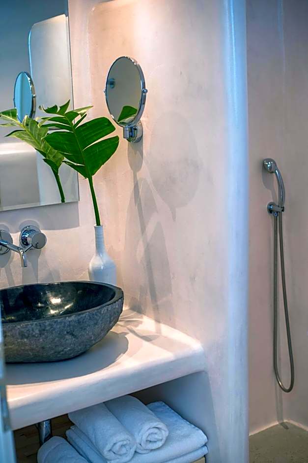 Melidron Hotel & Suites