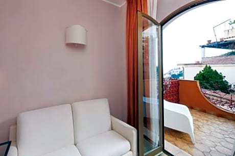 Double or Twin Room with Sea View