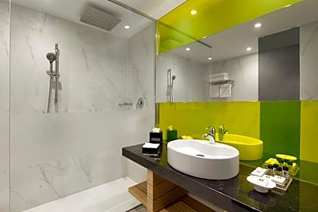 Standard Twin Room with City View