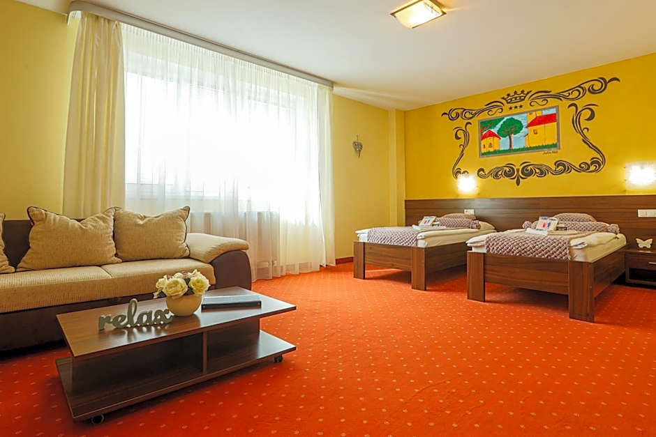 Grand Hotel Senica, Garni