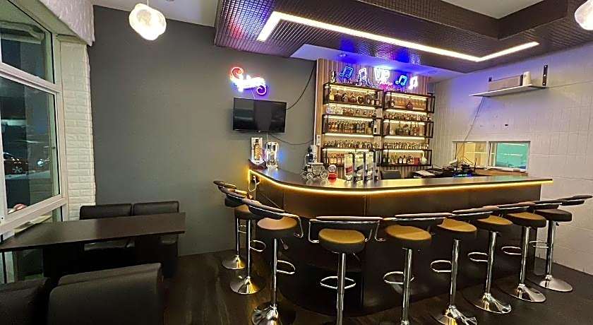 Alongkorn hotel by SB