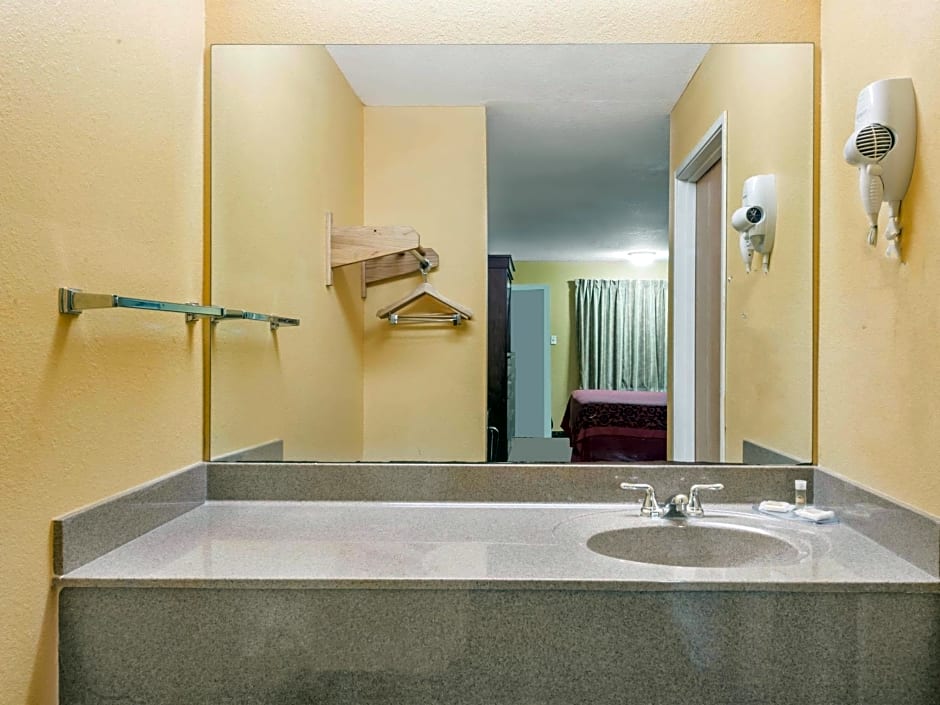 Days Inn by Wyndham Sulphur LA