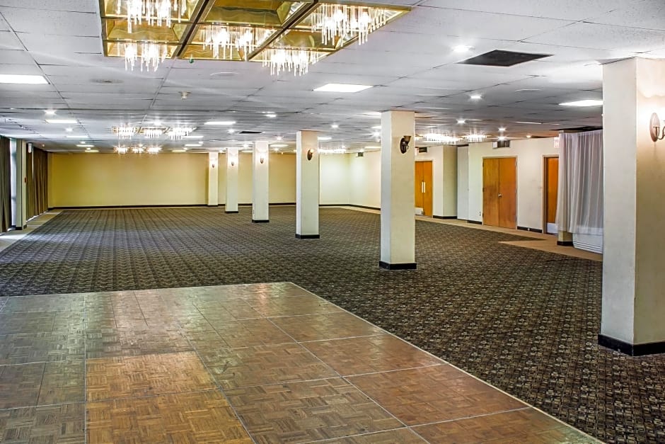 Rodeway Inn & Conference Center
