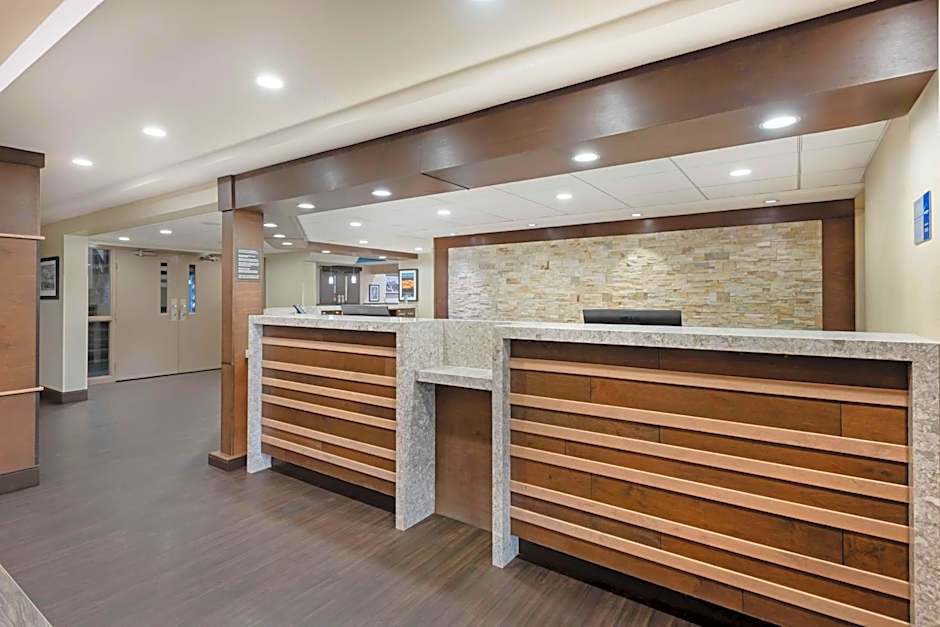 Best Western Plus Port O'Call Hotel