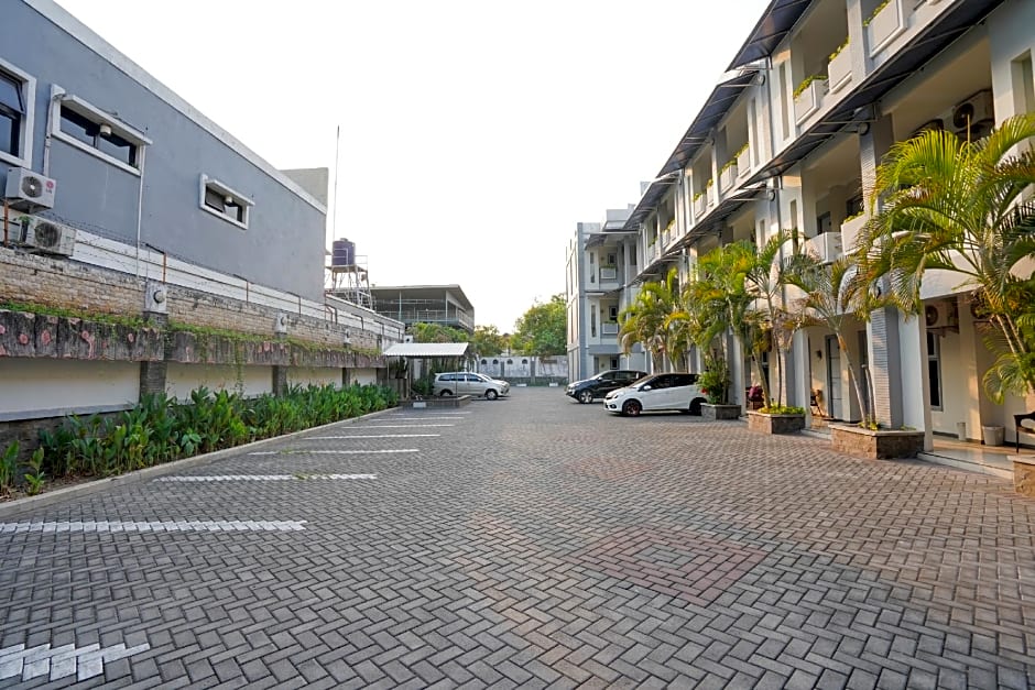 Super OYO 2075 Graha Marina