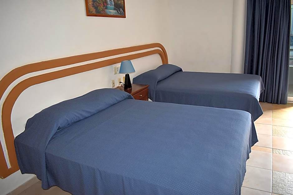 Hotel Plaza Almendros