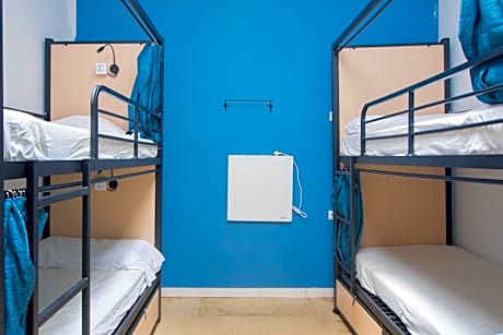 Bed in 8-Bed Mixed Dormitory Room with Shared Bathroom