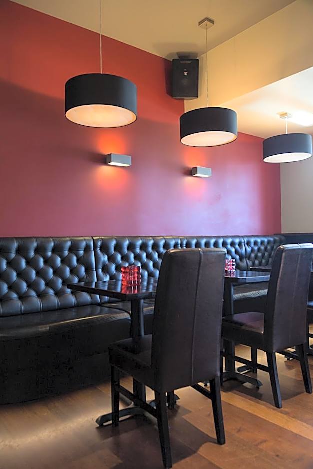 Racecourse Hotel and Motor Lodge