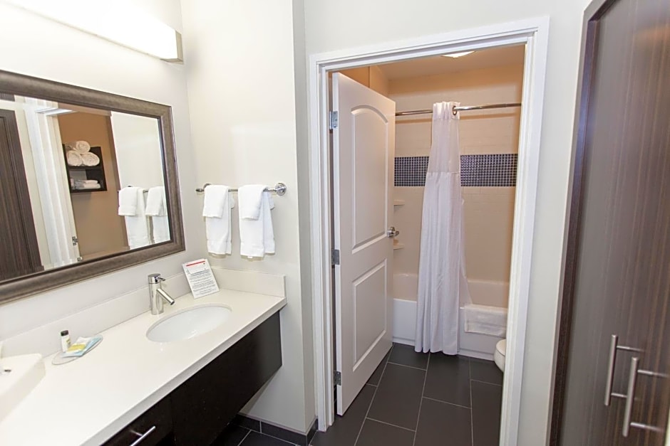 Staybridge Suites Bowling Green, an IHG Hotel