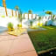 A PLACE IN THE SUN Garden Hotel - Big Units with Privacy Gardens & Heated Pool & Spa in 1 Acre Park Prime Location, PET Friendly