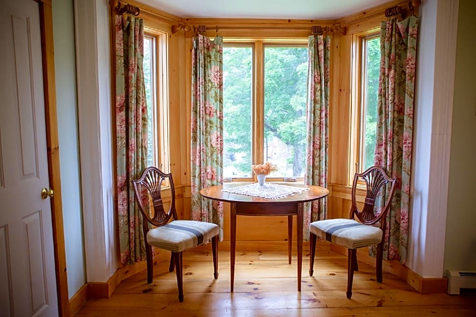 Highland Lake Inn