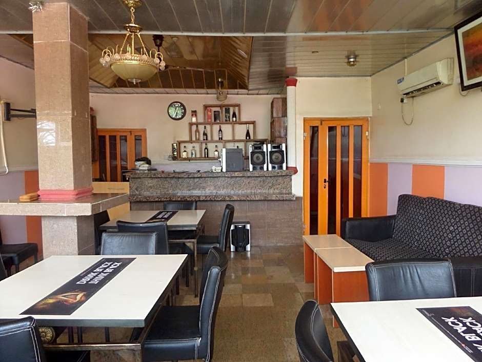 Aneio Hotel