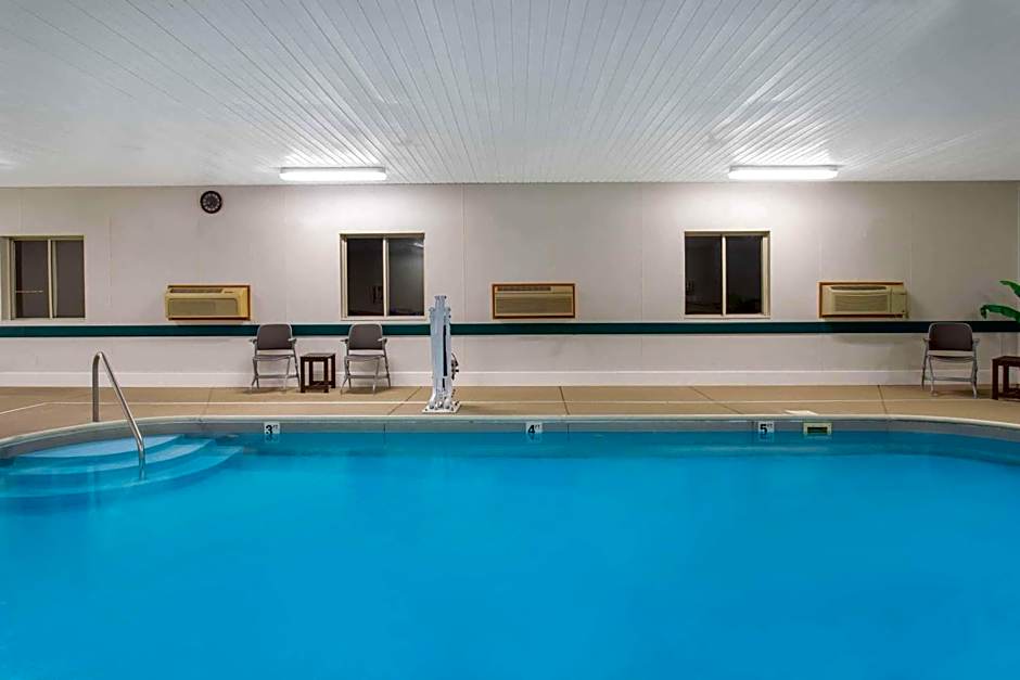 Super 8 by Wyndham Bedford
