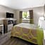 Super 8 by Wyndham Fairmont
