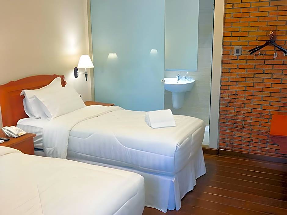 Thongs Inn Hotel Kualanamu