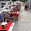 Almena Hotel