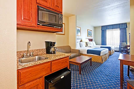 1 King Suite Jetted Bath