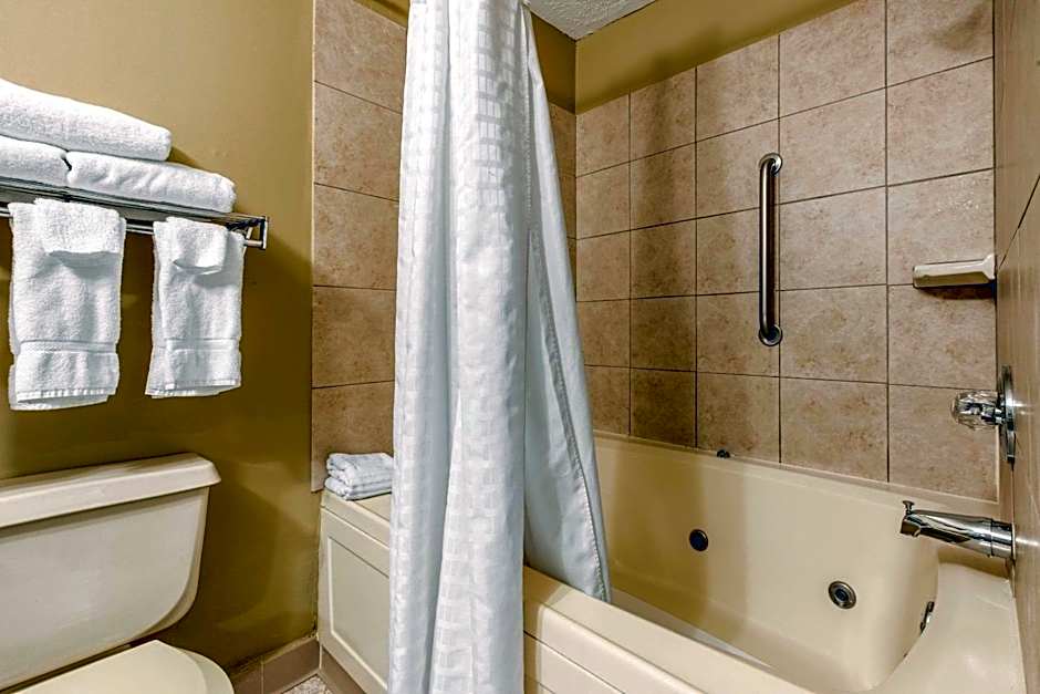 Quality Inn & Suites New Castle