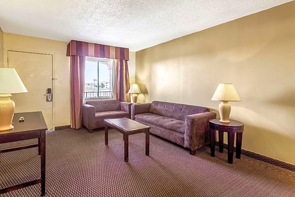 Rodeway Inn & Suites