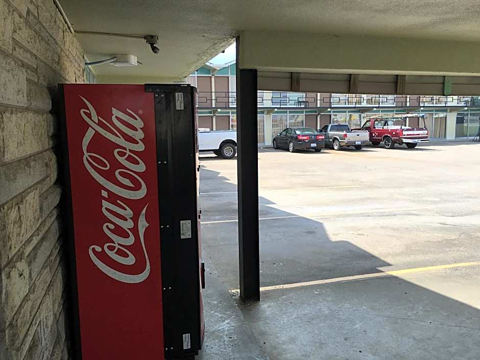 Gray Plaza Motel, Marion IL