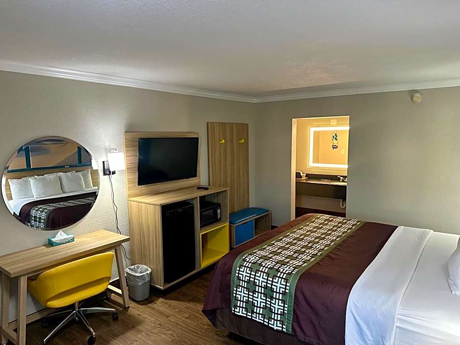 Days Inn by Wyndham Houston East