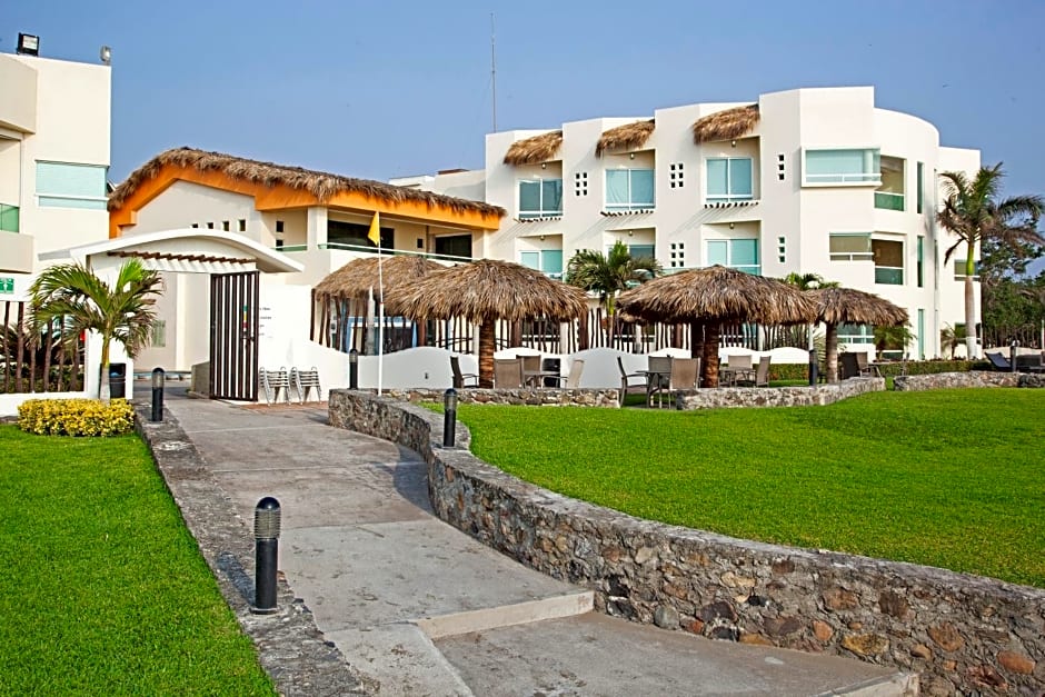 Artisan Family Hotels and Resort Collection Playa Esmeralda