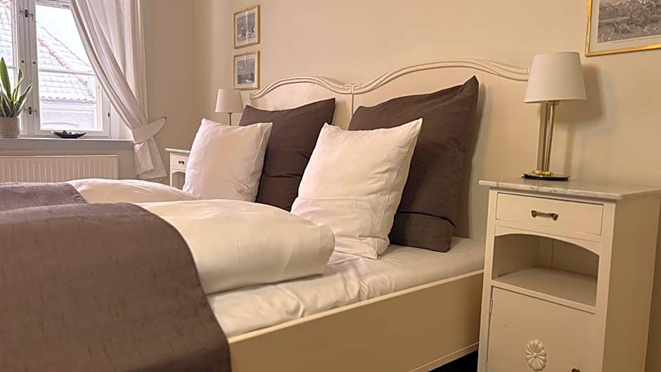 Photo 1 of 6 of Deluxe 1 King Bed