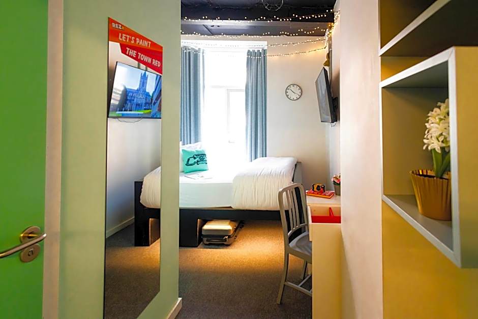 REZz Temple Bar, Dublin