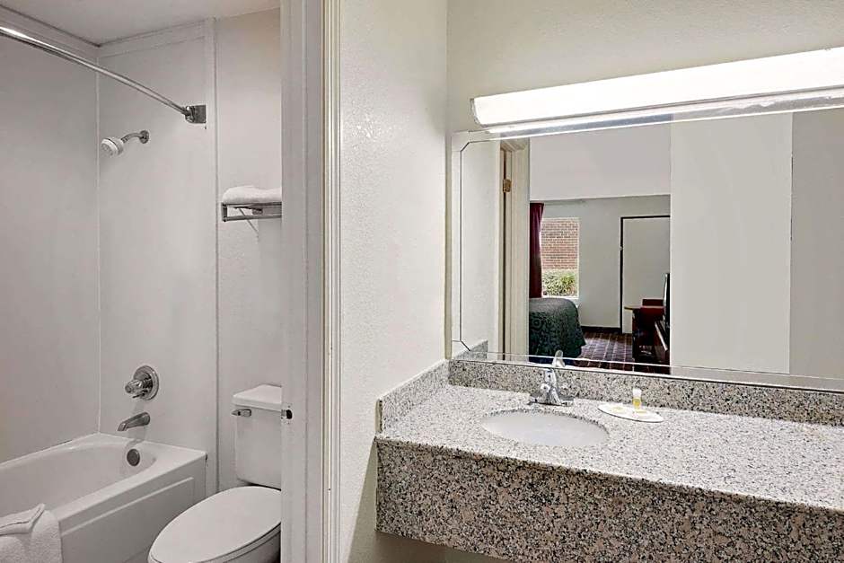Days Inn by Wyndham Cleveland TN