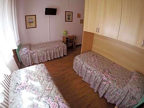 Triple Room with Private Bathroom