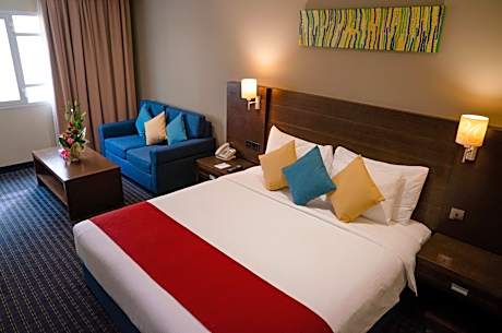 Superior King Room with City View