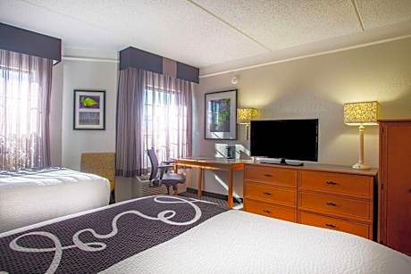 One-Bedroom King Suite - Non-Smoking