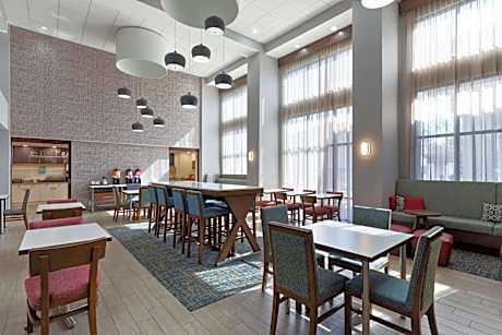 Hampton Inn By Hilton And Suites Dothan