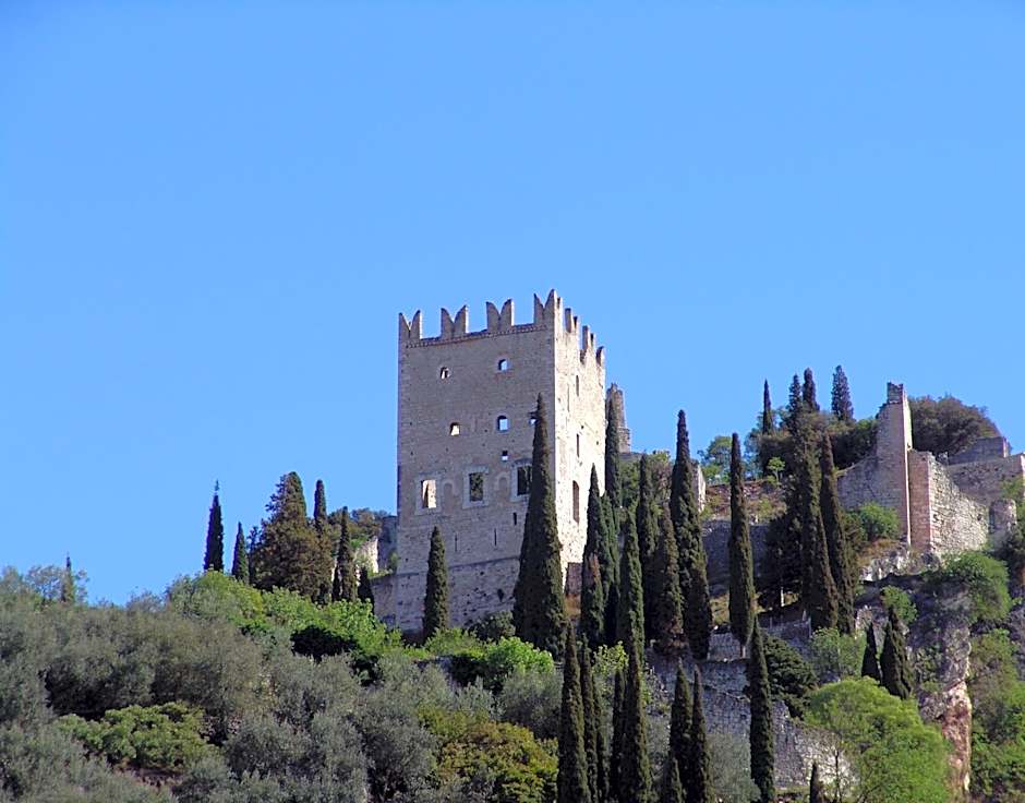 HOODY ACTIVE & HAPPINESS HOTEL