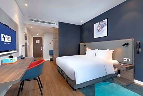 King Room - Mobility Access/Roll in Shower - Non-Smoking