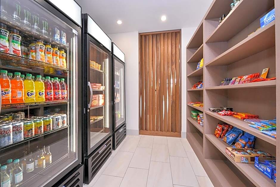 Holiday Inn Express & Suites Madison By IHG