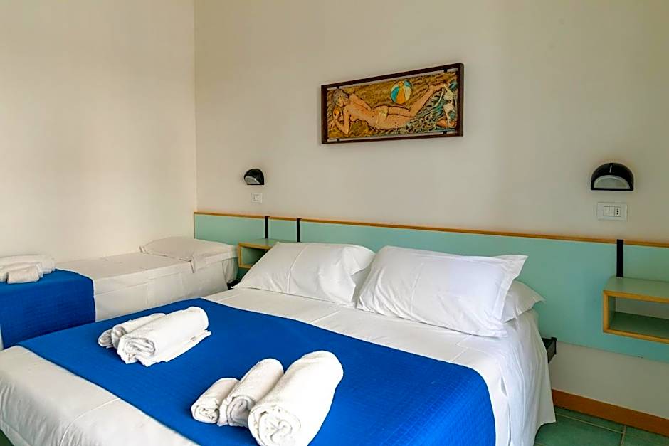 Hotel Plaza con piscina