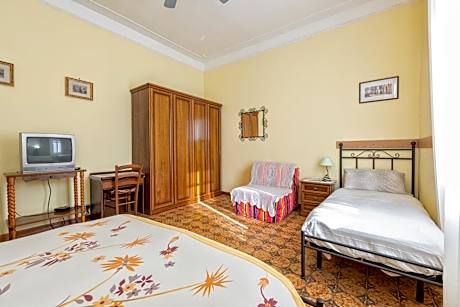 Triple Room with Private External Bathroom