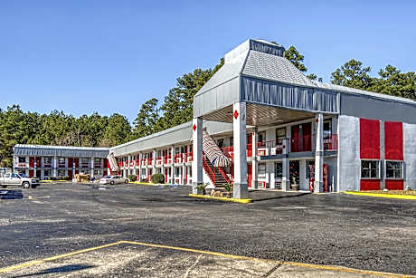 OYO Hotel Pineville LA Hwy 165