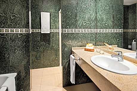 Ocean Suite 2 Adults+1 Child