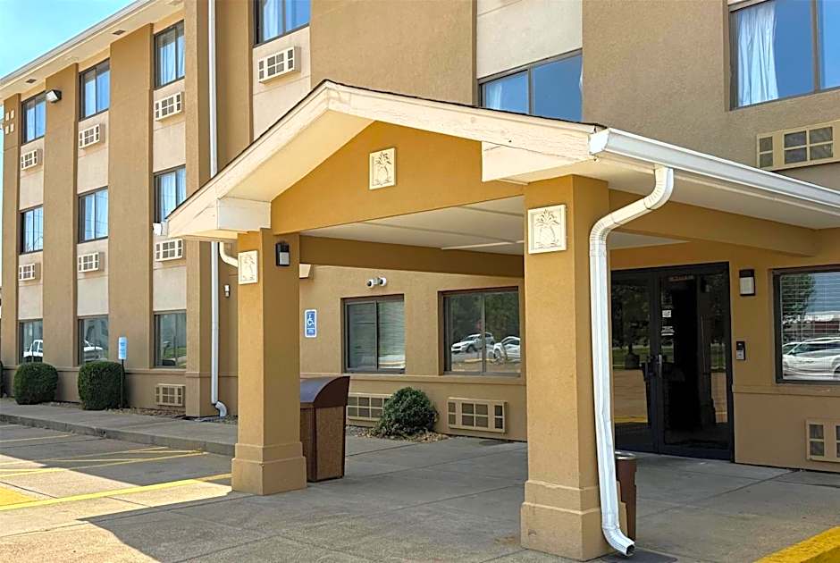 Super 8 by Wyndham Evansville East