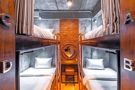 Bed in 4-Bed Mixed Dormitory Room