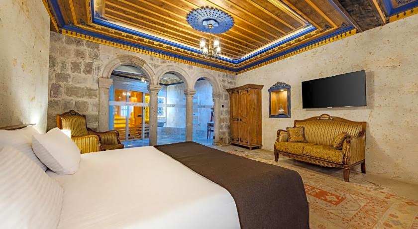 Secret Hill Cave Suites